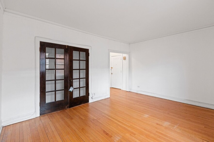 Building Photo - 4505 N Greenview Ave