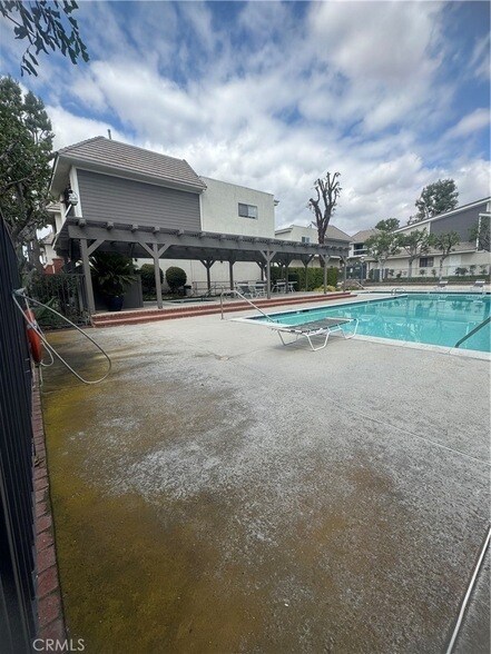 Building Photo - 10201 Mason Ave