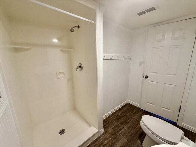 Building Photo - 1021 N 925 E St