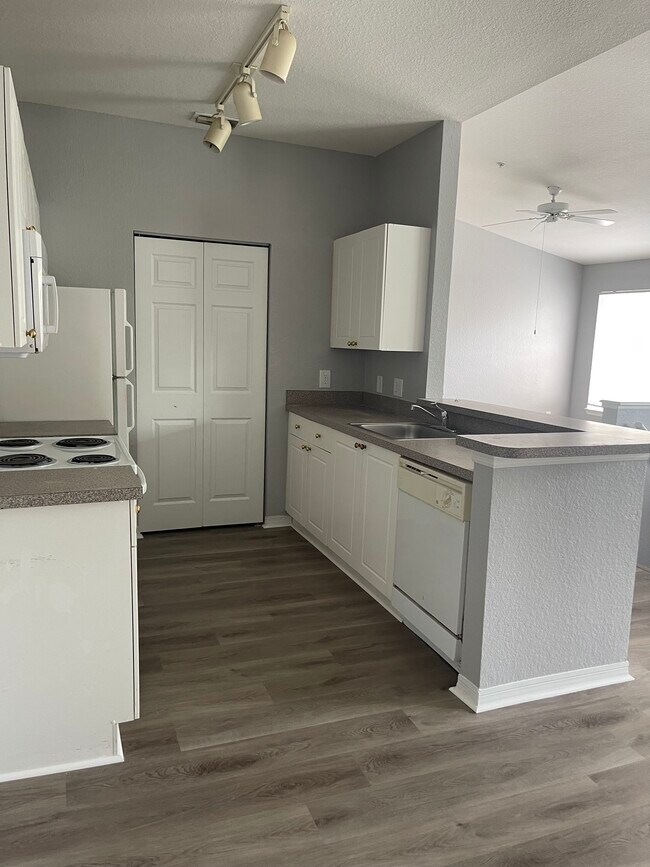 Building Photo - 839 Grand Regency Pointe