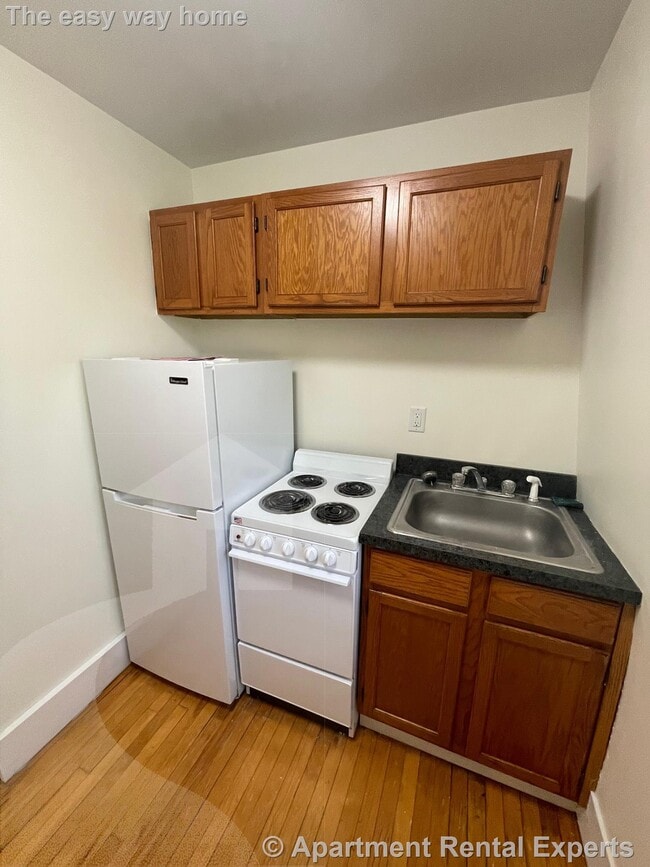 Building Photo - 9 Moore St