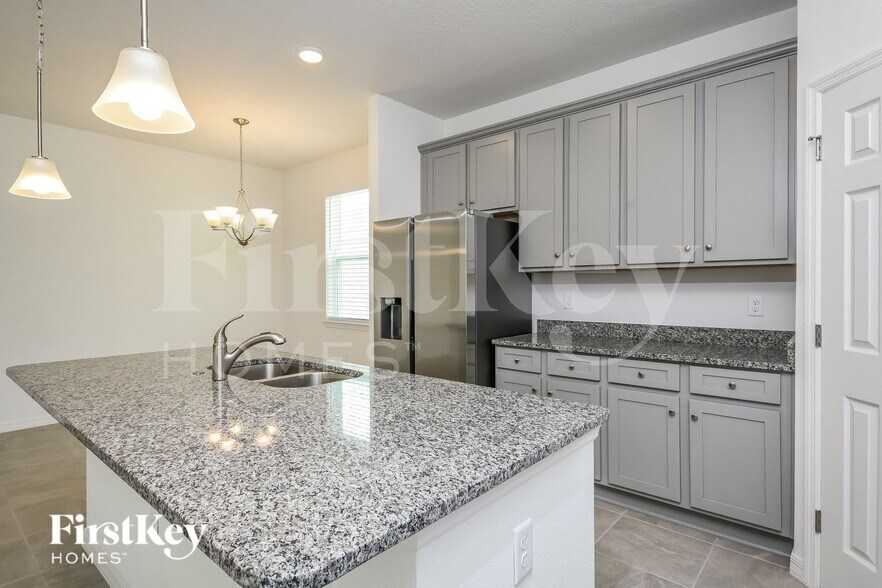 Building Photo - 1242 Ponca Rd