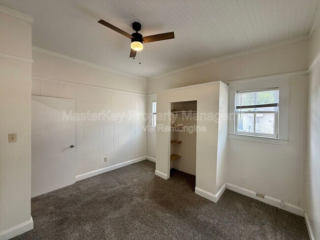 Building Photo - 302 Raynor St