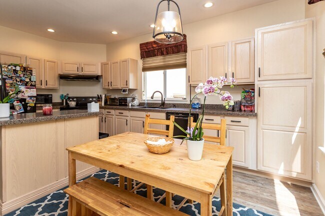 Building Photo - Charming 4-Bedroom Home in Prime Location!!!