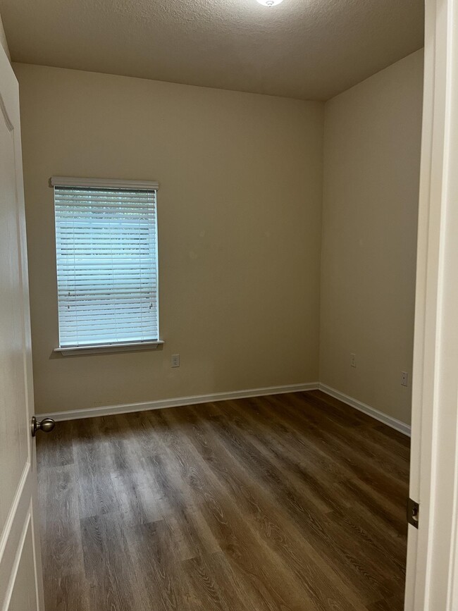 Building Photo - 2109 Golden Lake Loop