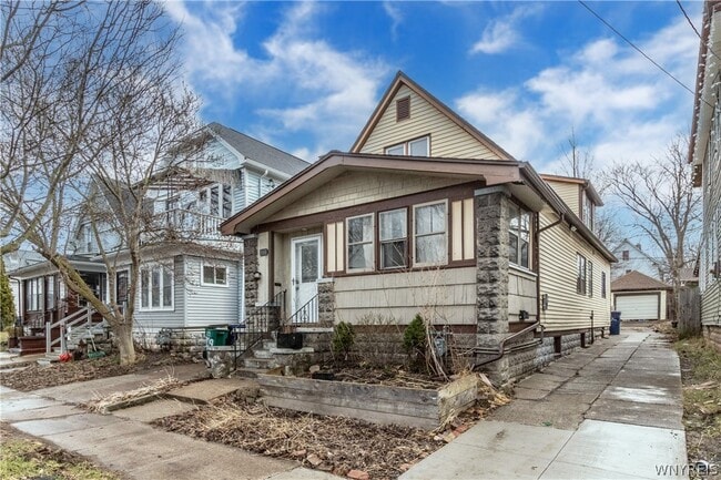 Building Photo - 107 Hawley St