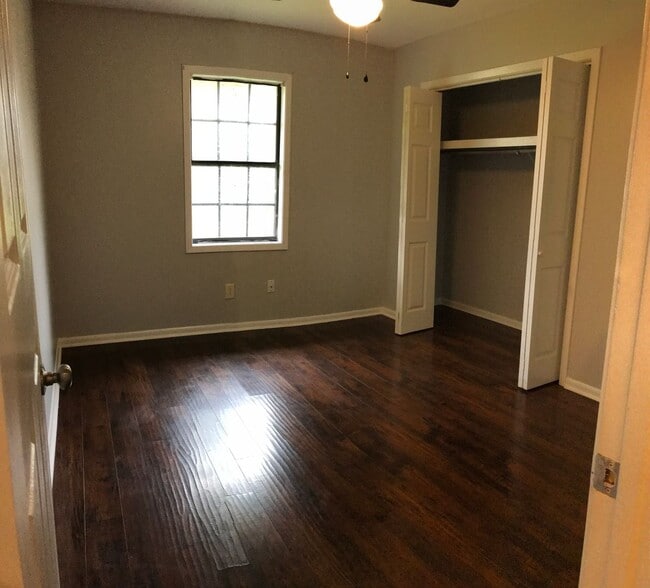 Building Photo - 304 Latin Dr