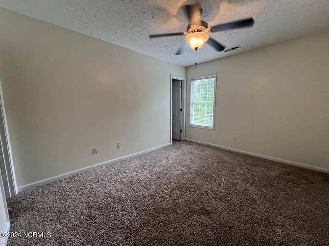 Building Photo - 411 Falls Cove
