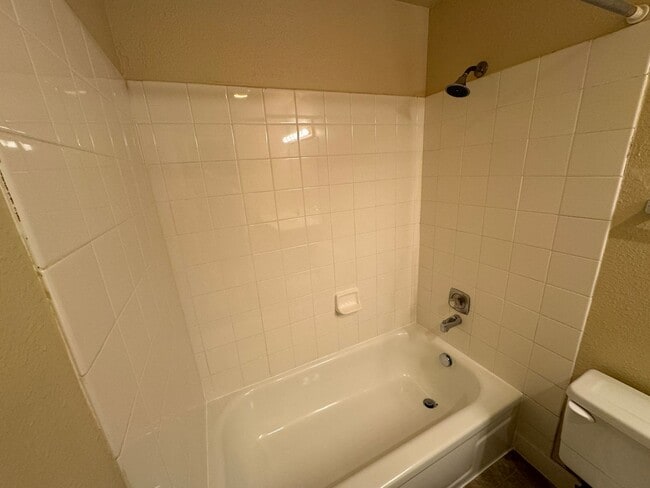 Building Photo - 498/A/