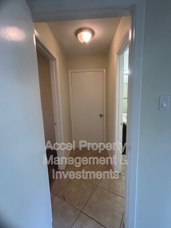 Building Photo - 1416 Grovewood Dr