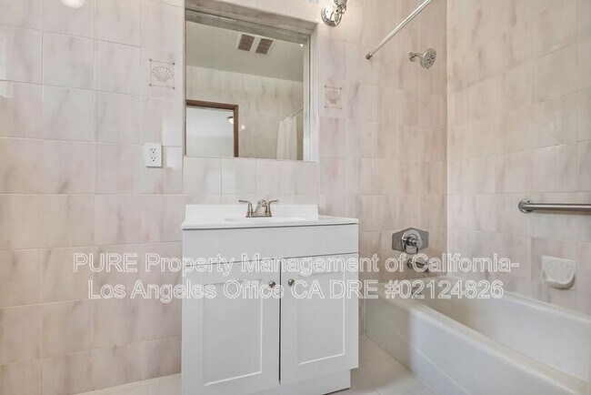 Building Photo - 4619 W 133rd St