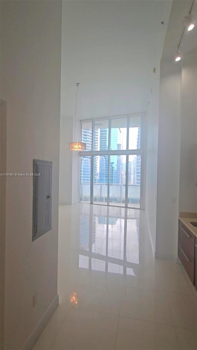 Building Photo - 475 Brickell Ave