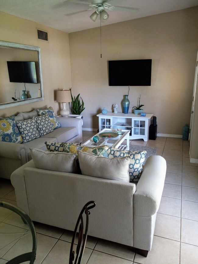 Building Photo - 4220 37th Ave N