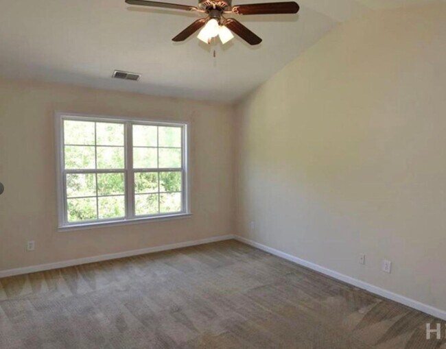 Building Photo - Townhome fresh paint and new carpet! Won't...