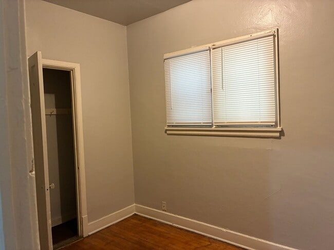 Building Photo - 1130 W Washington St