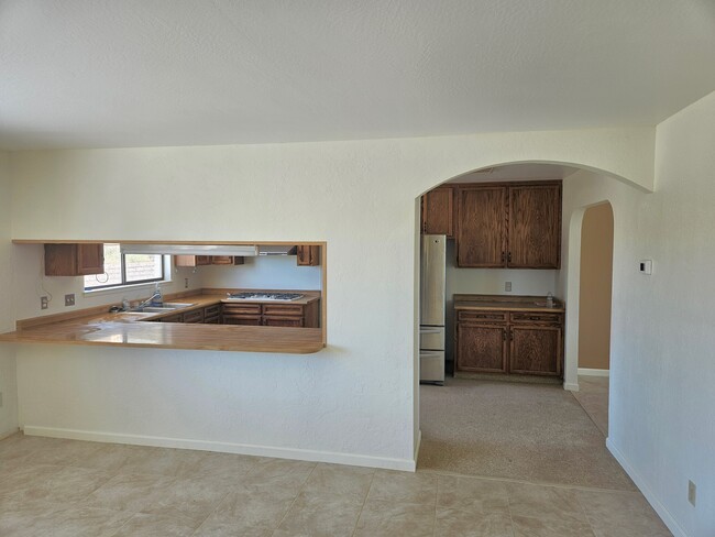 Building Photo - 1353 Santa Cruz Dr