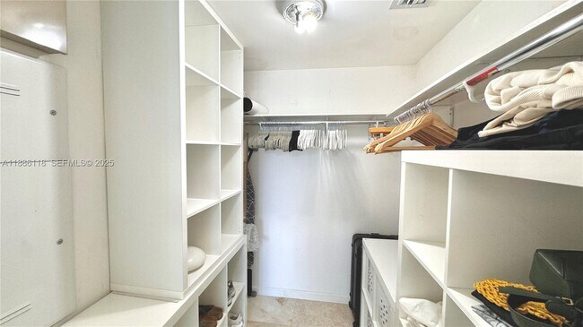 Building Photo - 475 Brickell Ave