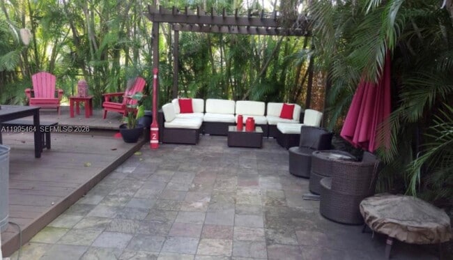 Building Photo - 5718 SW 48th St