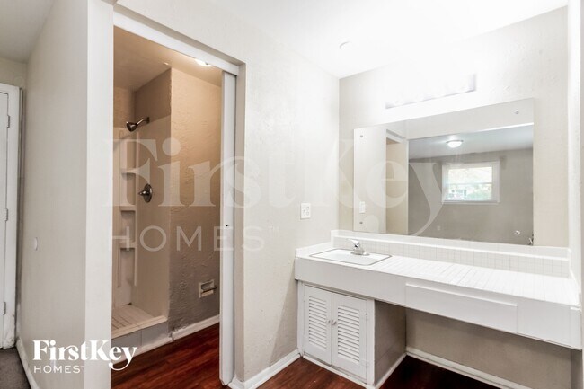 Building Photo - 1733 Alimingo Dr