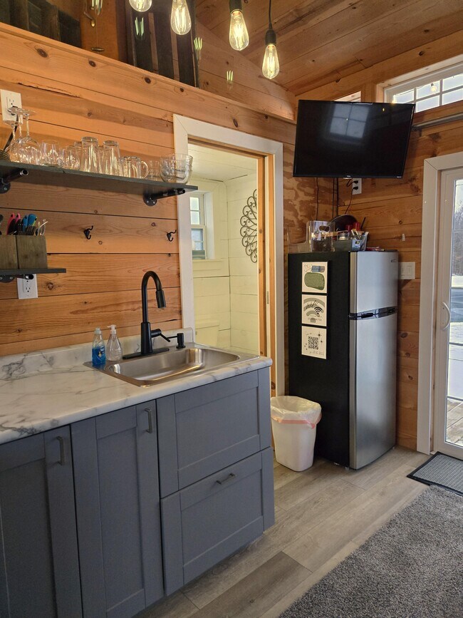 Building Photo - Forest Lake