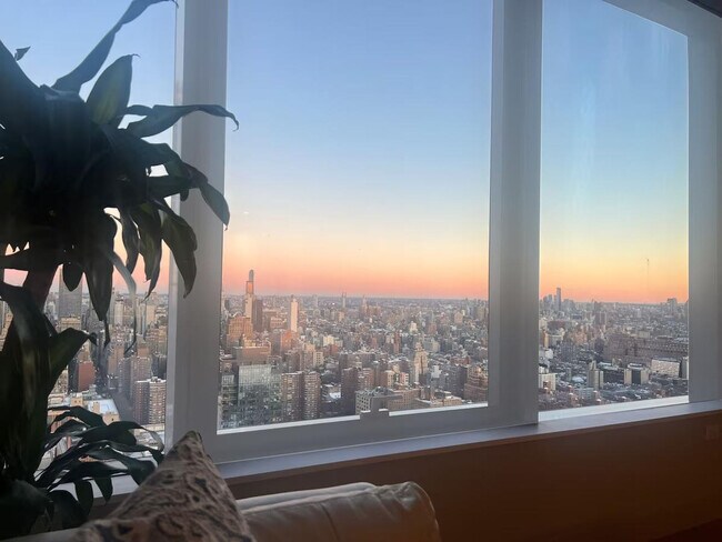 Building Photo - 325 W 34th St.