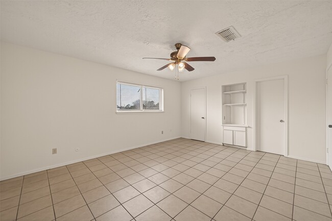 Building Photo - 6375 S Briar Bayou Dr