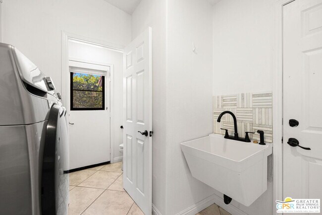 Building Photo - 74830 Waring Ct