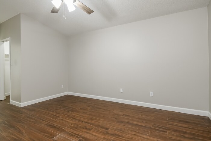 Building Photo - 2902 Woolridge Dr