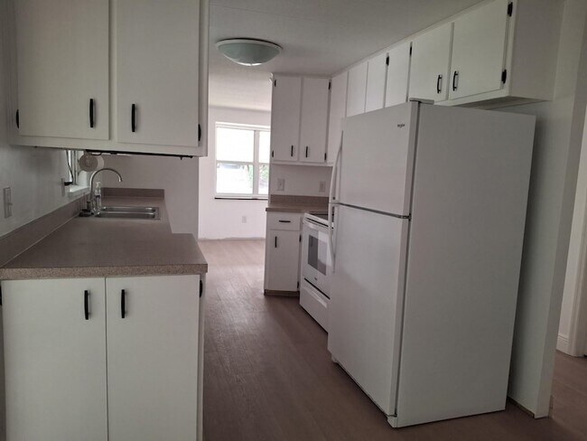 Building Photo - 103 Catalina Cir