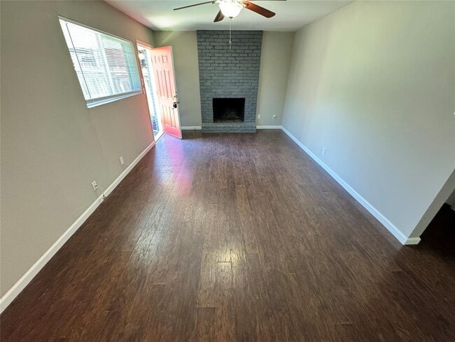 Building Photo - 2607 Parker Ln