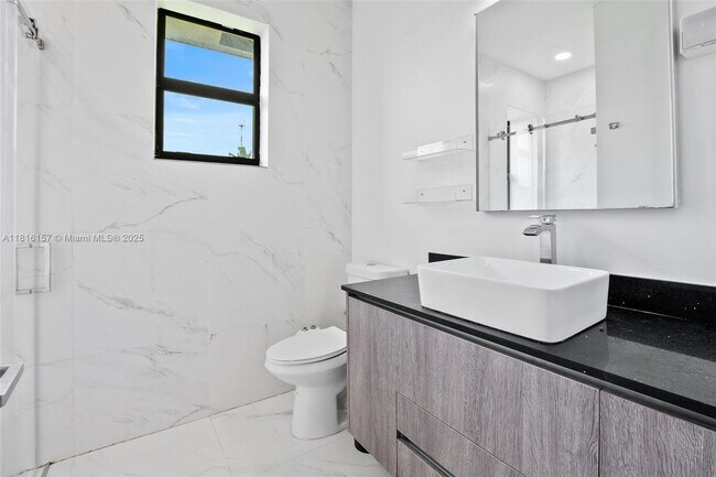 Building Photo - 6146 SW 36th Ct