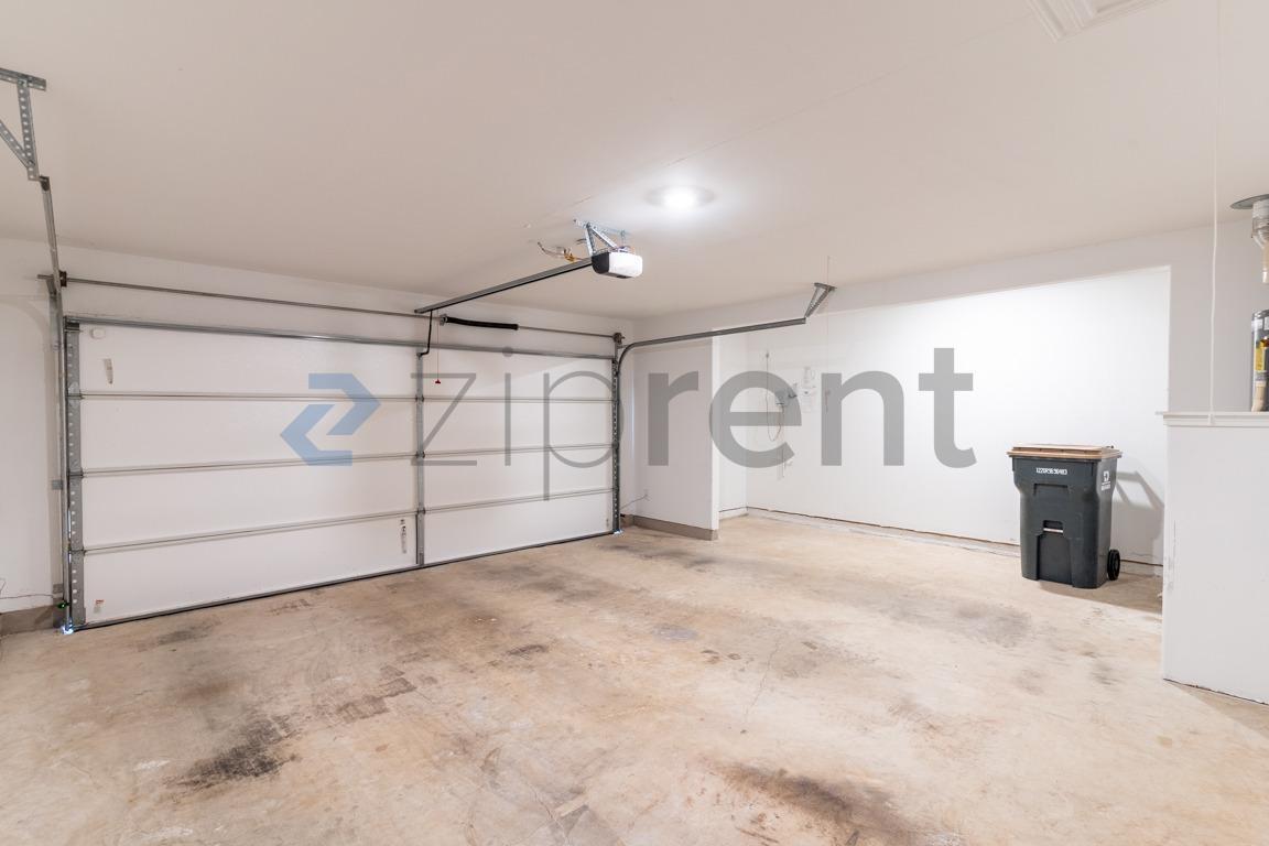 Building Photo - 206 Silver Glen Dr