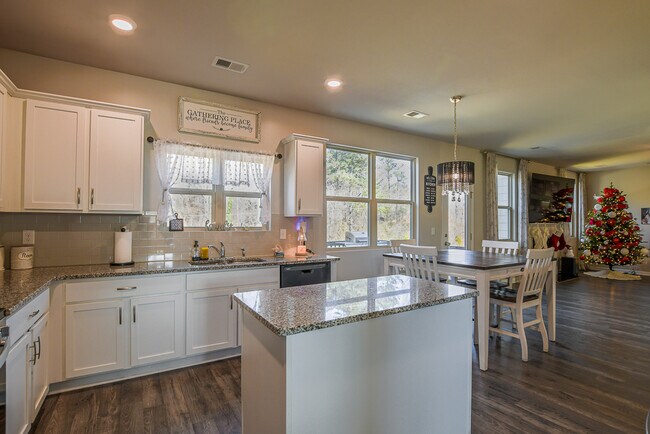 Building Photo - 2061 Massey Ln