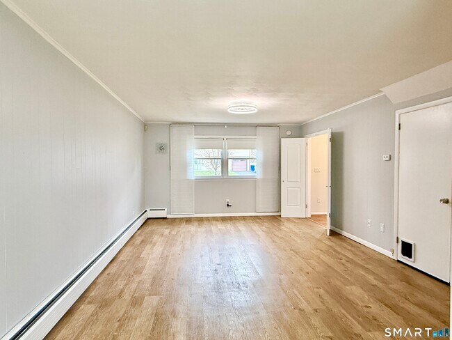 Building Photo - 47 Fuller Dr