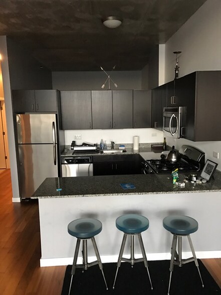 Building Photo - 235 W Van Buren St