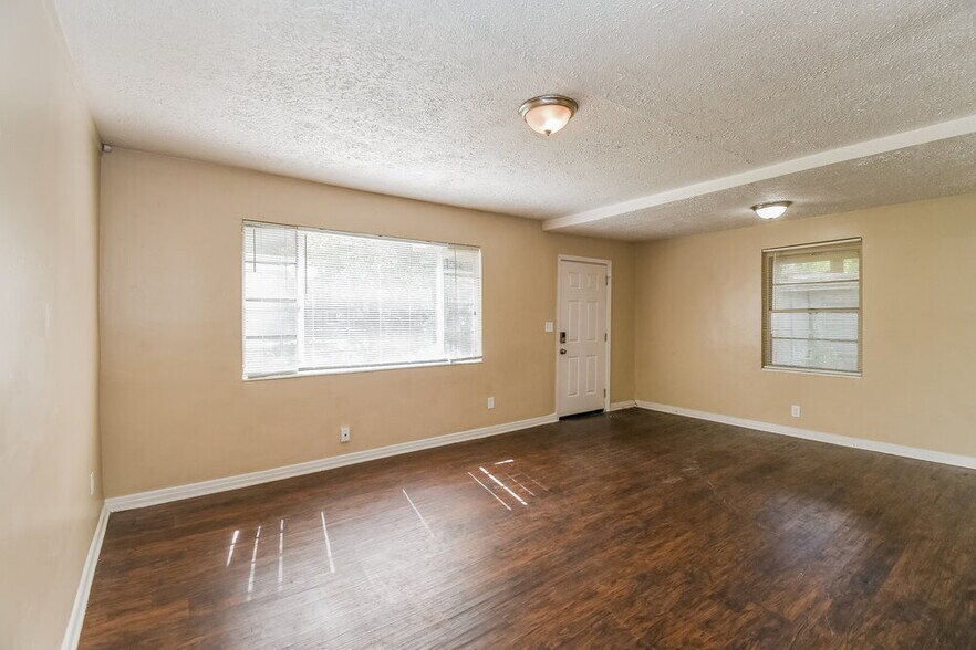 Building Photo - 3041 Detroit Cir N