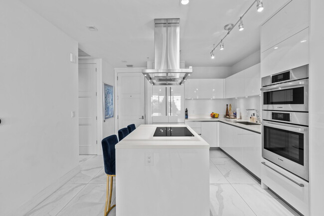 Building Photo - 155 E Boca Raton Rd