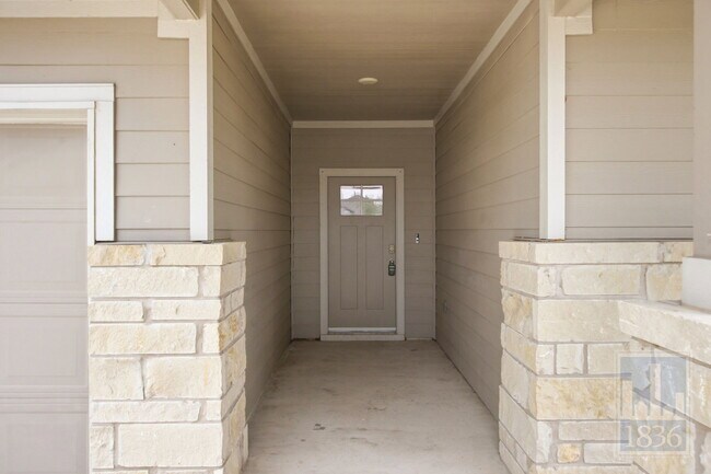 Building Photo - 216 Big Cypress Byu Rd