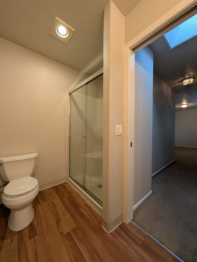 Building Photo - 3-Bedroom, 2.5-Bath Home Close To River Road In Eugene!