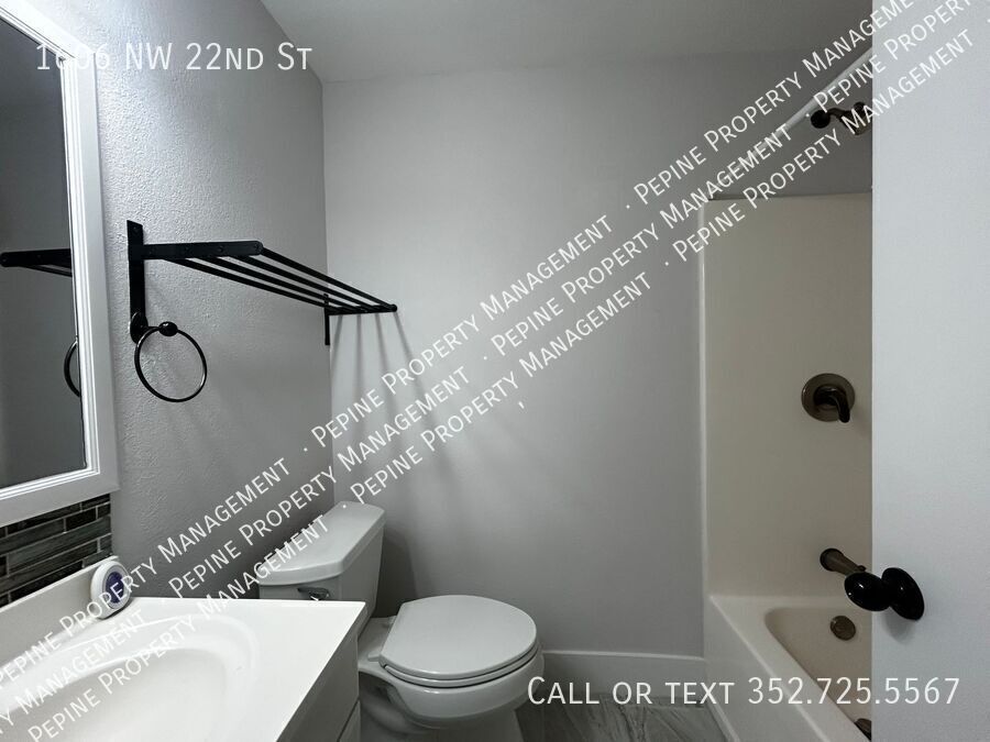 Building Photo - 1606 NW 22nd St