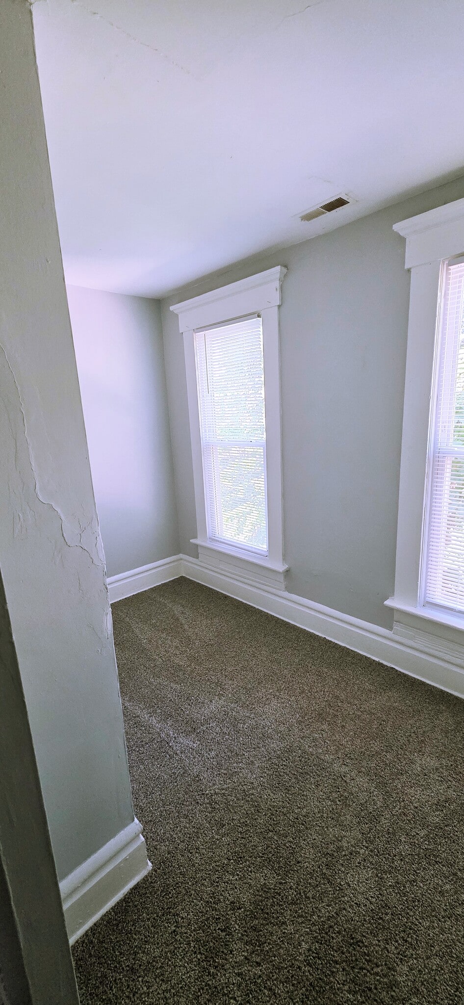 Bonus room - 2590 East Ave