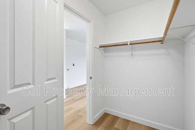 Building Photo - 905 Pellegrini St