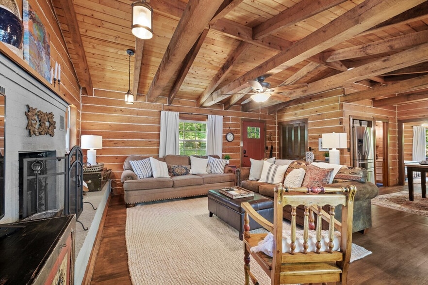 Building Photo - 8683 Larue Rd