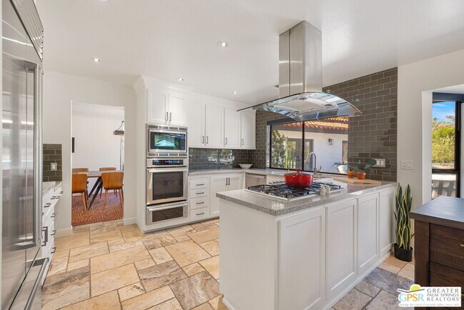 Building Photo - 40563 Desert Creek Ln