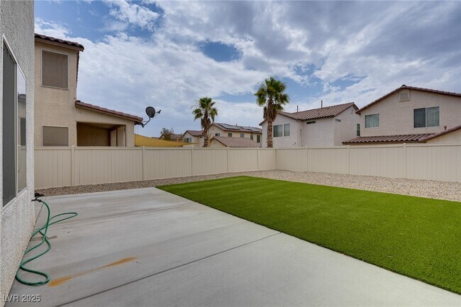 Building Photo - 4409 Santa Clarita Ave