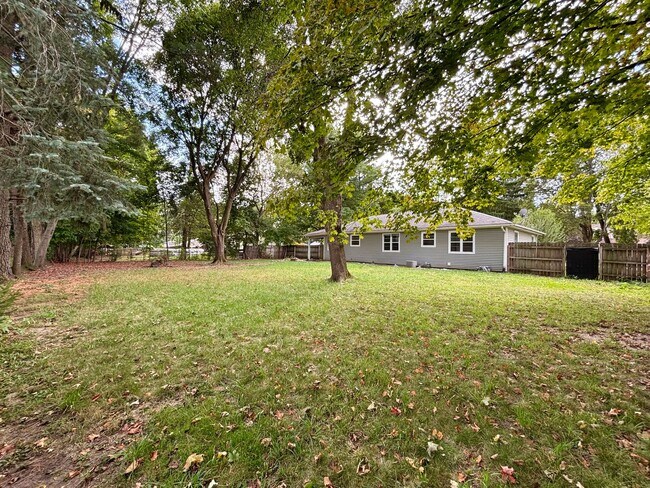 Building Photo - 3 Bed/ 1 Bath - Single Family Home