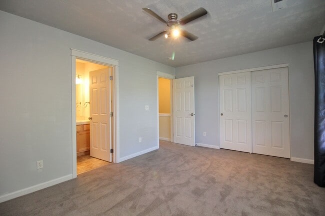 Building Photo - 21410 NE Rosewood Dr