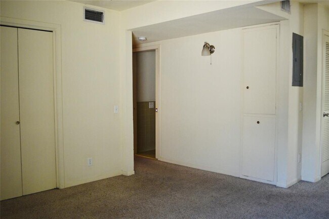 Building Photo - 2800 Cole St