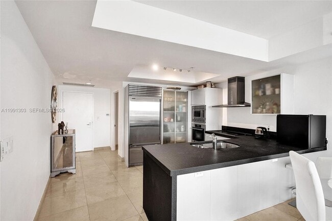 Building Photo - 18201 Collins Ave