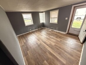 Building Photo - 221 W Way St